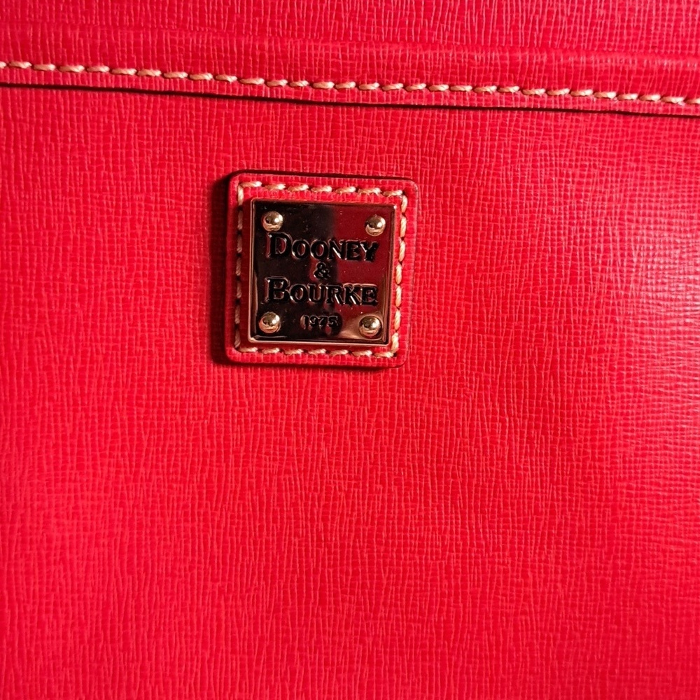 Dooney & Bourke NWTs East/West Pocket Crossbody - Picture 5 of 9